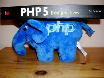  PHP elefante sotto un libro di php